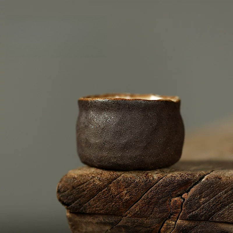 Japanese Pottery - كوب شاي فخاري يدوي الصنع بتصميم